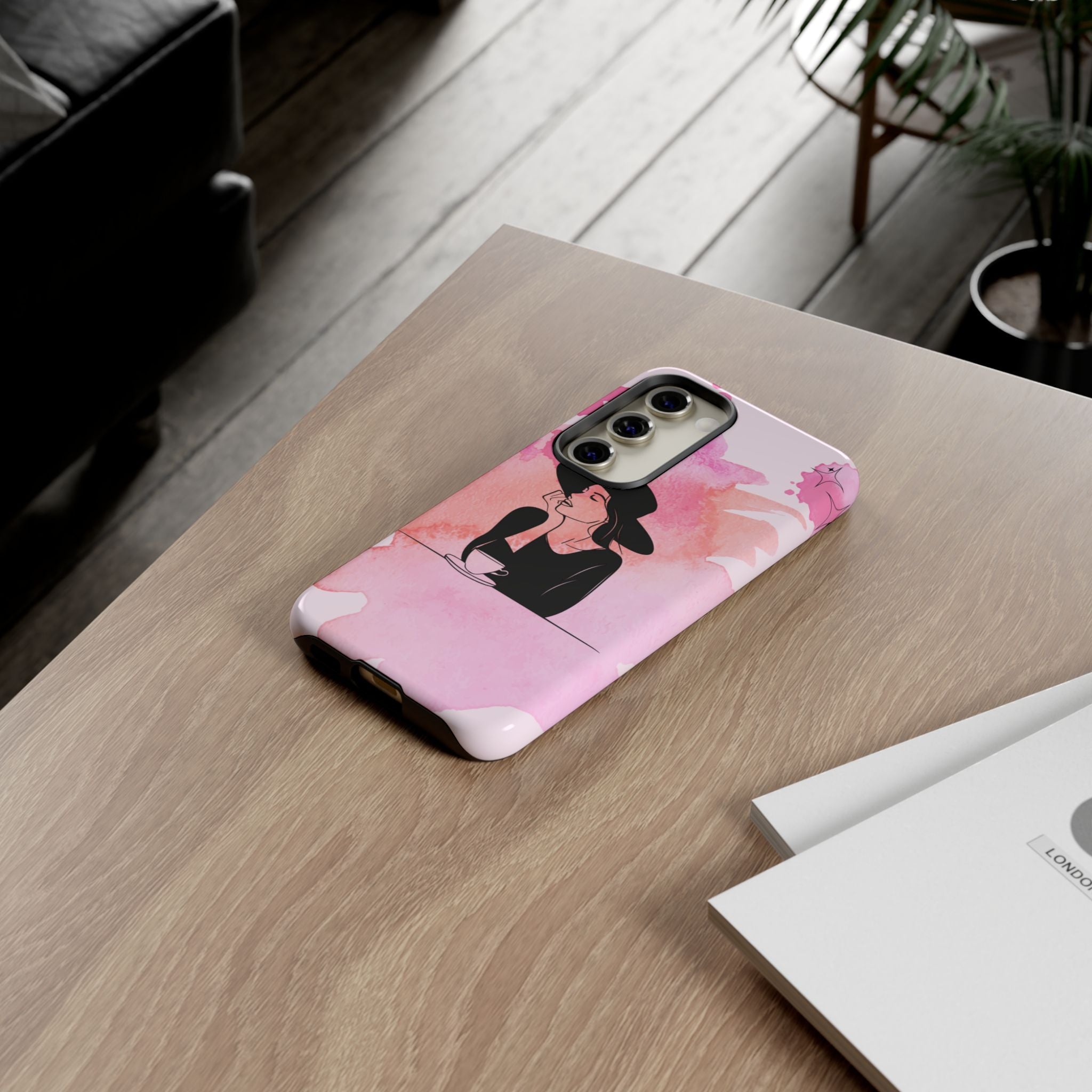 Coque de téléphone — Illustration de femme en aquarelle rose, housse de protection pour amateur de café